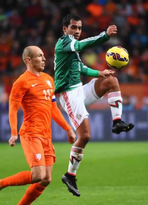 México vence 3-2 a Holanda con goles de Carlos Vela y Chicharito Hernández