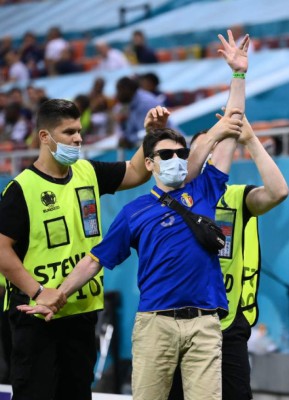 La tristeza de Mbappé, aficionado invade y crack de Suiza no hace caso a Cristiano Ronaldo con la Coca Cola