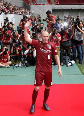 Locura asiática: Así fue la presentación de Iniesta con el Vissel Kobe de Japón