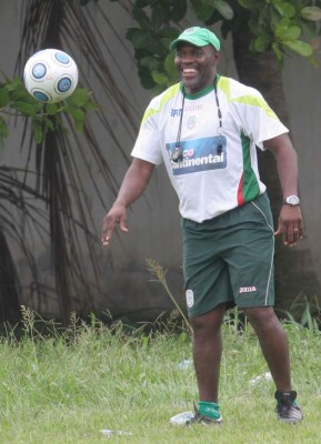 Grandes futbolistas hondureños sin suerte o alejados de la dirección técnica