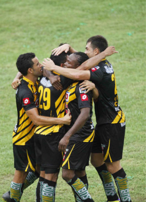 Un sábado de clásicos, goles y baile.