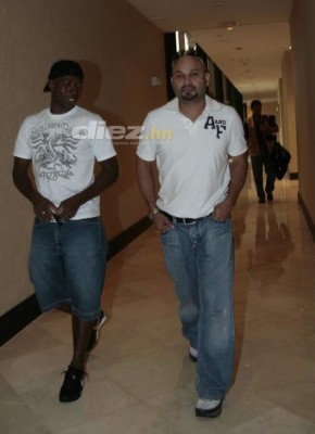 Los celulares, lentes, bolsos y ropa... ¡Así era la moda de los futbolistas hondureños hace una década!