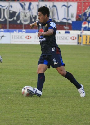 Los futbolistas irreconocibles con las camisetas de otros equipos