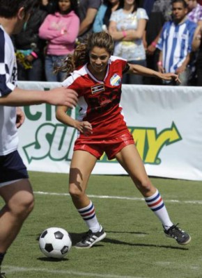 Debi Nova: La creadora de la canción de la película de Keylor Navas y amante al fútbol