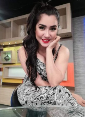 Presentadoras hondureñas hacen suspirar en el 'Día de los Enamorados' y exhiben a sus parejas