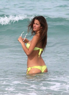 Ella es la bella Malena Costa, quien anunció su boda con Mario Suárez