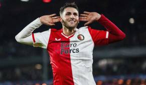 Santiago Giménez estaría viviendo su última temporada con el Feyenoord de la Eredivisie.