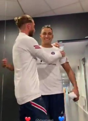El primer entreno de Sergio Ramos en el PSG: Abrazo especial y el gesto de sus compañeros