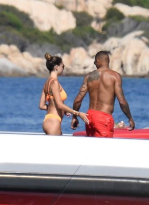 Picantes vacaciones: Melissa Satta deslumbra junto a Kevin Prince Boateng en Cerdeña