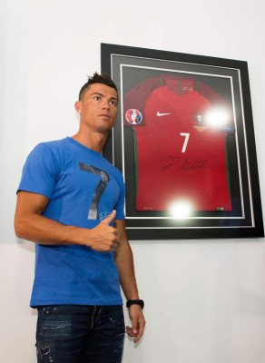 Las divertidas fotos de Cristiano Ronaldo con su clon