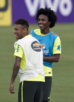 Así fue el primer entrenamiento de Neymar con Brasil de cara al juego ante Uruguay