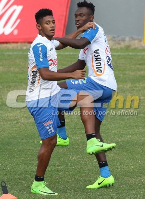 Caras largas, lesionados, nutrida presencia de prensa y una nueva dupla en Honduras