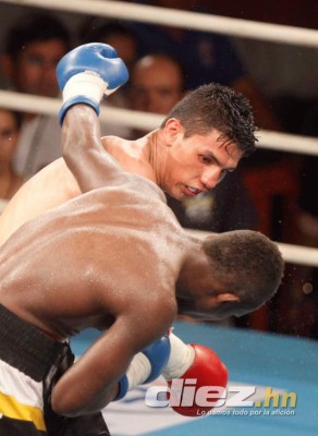 La mejores imágenes de la pelea etre el Escorpión Ruiz vs 'Veneno” Domínguez