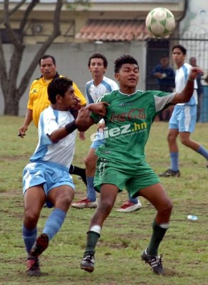 Del baúl de los recuerdos: Las inéditas fotos de 'Buba' López como delantero y otras figuras cuando eran reservistas