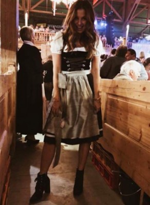 ¡Bella! La mujer de Robert Lewandoski se roba las miradas en el Oktoberfest