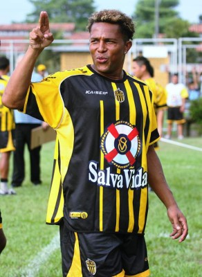 Los 10 datos que debes conocer de Carlos Pavón