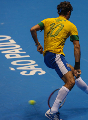 Roger Federer se despidió de Brasil realizó toques con una pelota gigante de tenis.