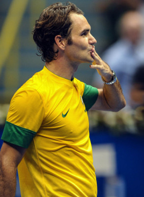 Roger Federer se despidió de Brasil realizó toques con una pelota gigante de tenis.