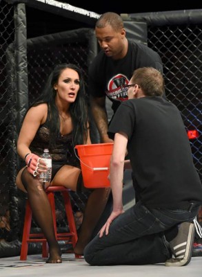 En lencería fina: Así de atrevidas son las peleas en la Lingerie FC