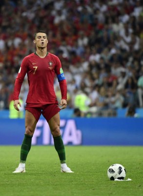 NO VISTE EN TV: La cara de Cristiano Ronaldo antes del tiro libre y lo que hizo De Gea tras el juego