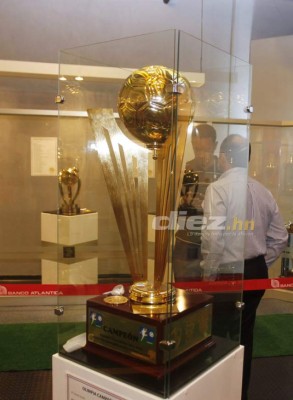 Una a una: Así son las 31 copas que Olimpia ha ganado en Liga Nacional de Honduras
