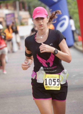 Vibrante ambiente en el Circuito Asics San Pedro Sula .