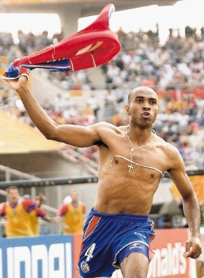 ¡Históricos! Felipe Baloy se une a la lista de los centroamericanos que han celebrado en mundiales