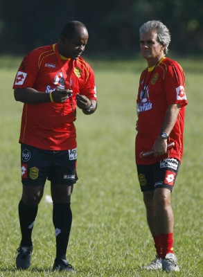 La vida y carrera de Gilberto Yearwood en imágenes