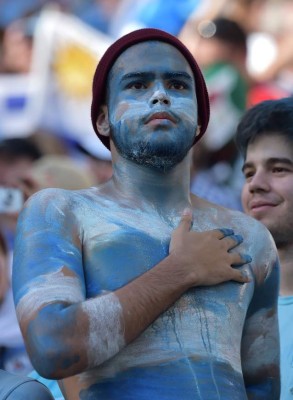 El color de aficionados de Costa Rica y Uruguay