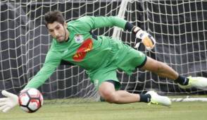 Jaime Penedo intervino cuando tuvo que hacerlo, salvando a Panamá del empate jamaiquino a pocos minutos del final, el guardameta demostró porqué es indiscutible con su selección.