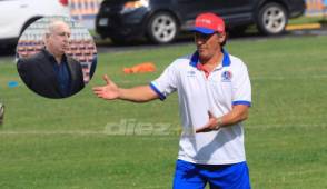 El entrenador Pedro Troglio durante la sesión de entrenamientos de este martes. Foto: Ronal Aceituno.