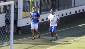 Keylo Navas se quedó en una de las salas del complejo trabajando con el preparador físico de Costa Rica, el español Ángel Aceña. (Foto: Nación)