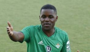 Joel Campbell durante un entrenamiento con el Real Betis.