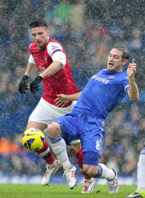 Chelsea vence 2-1 al Arsenal en un derbi londinense bajo la nieve.