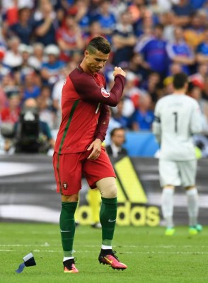 Fotos: El drama de Cristiano Ronaldo por su dura lesión ante Francia
