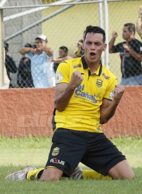 NO VISTE EN TV: Exmiss Honduras enamora en el Micheletti y el 'caballito' del Chino López