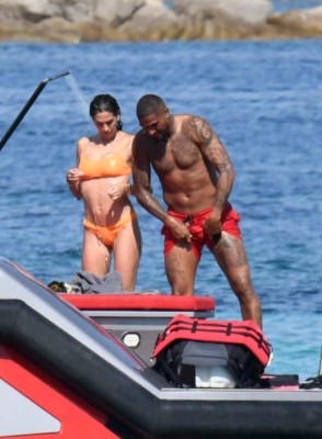 Picantes vacaciones: Melissa Satta deslumbra junto a Kevin Prince Boateng en Cerdeña