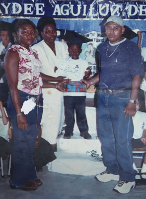 Júnior Lacayo el orgullo de la colonia Pizzaty .en Ceiba .