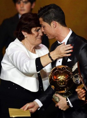 La dura historia de Dolores Aveiro, madre de Cristiano Ronaldo: lo quiso abortar bebiendo cerveza negra; 'A la voluntad de Dios'&nbsp;&nbsp;