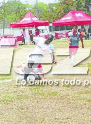 El álbum imperdible de Alberth Elis, el nuevo jugador del Monterrey de México