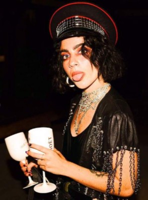 ¡Desenfrenada! Dua Lipa se monta fiestón en Ibiza tras cumplir 23 años