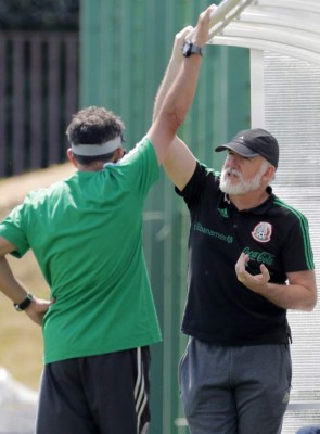 Entre bromas, risas y charla, México regresa a los entrenos pensando en Brasil