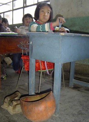 REPORTAJE: La increíble historia de una niña china, sin piernas y campeona de natación