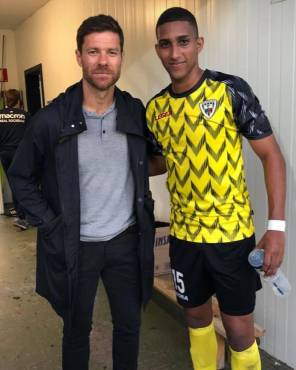 Xabi Alonso junto a Daniel Aparicio cuando el panameño jugaba en España.