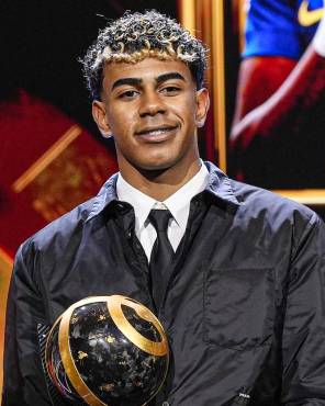 Lamine Yamal fue premiado en los Globe Soccer 2025 y se llevó el galardón Maradona.
