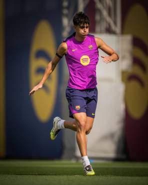 Tras un año de baja, se espera que sea incluido en la convocatoria contra el Valencia, y Flick gestionará su regreso con paciencia.