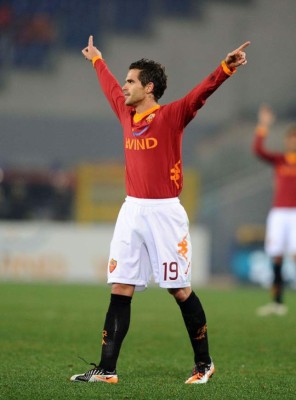 De galácticos a romanos: Los futbolistas que jugaron en Real Madrid y Roma