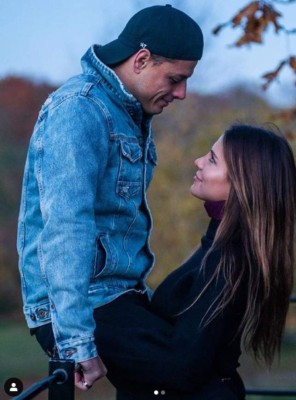 Muestra su pancita: Así es la infartante australiana que hará papá a 'Chicharito' Hernández