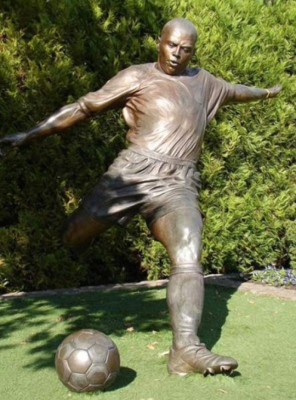 Las estatuas de deportistas y famosos más horribles en el mundo