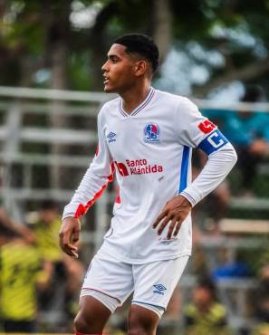 Edwin Lobo no ocupó ni llegar al año para portar el gafete de capitán en las reservas.